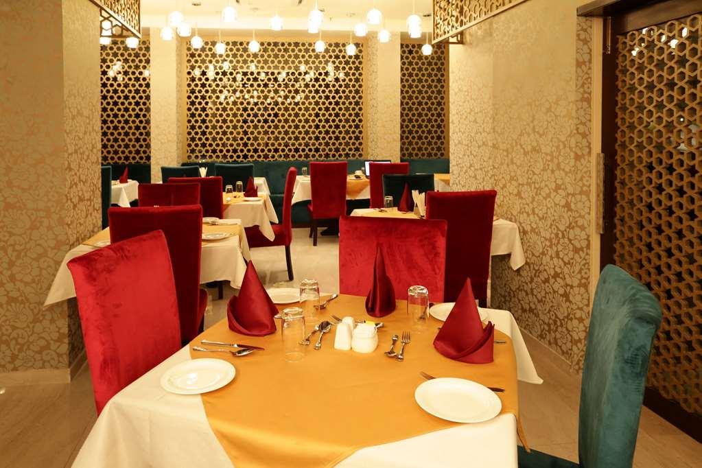 Comfort Inn Sapphire - A Inde Hotel Джайпур Ресторант снимка