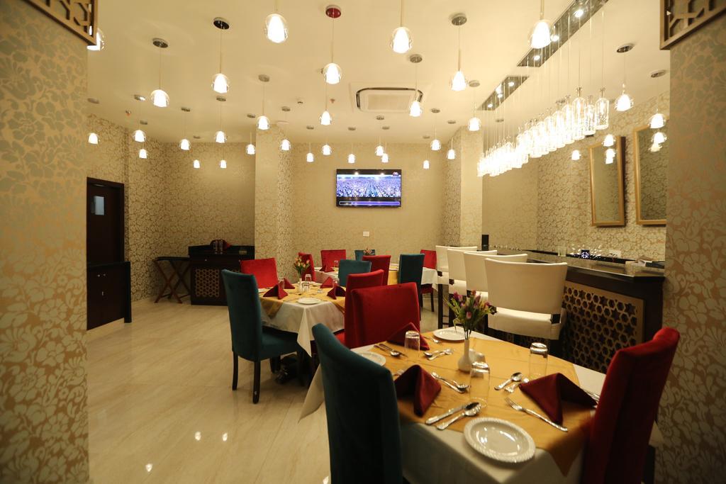 Comfort Inn Sapphire - A Inde Hotel Джайпур Екстериор снимка