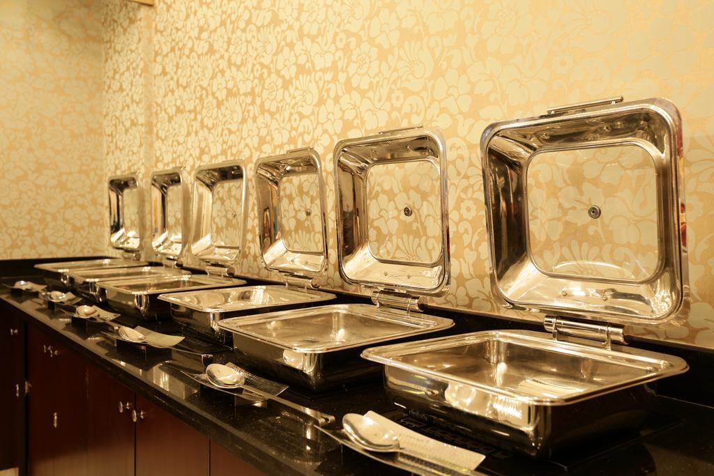 Comfort Inn Sapphire - A Inde Hotel Джайпур Екстериор снимка